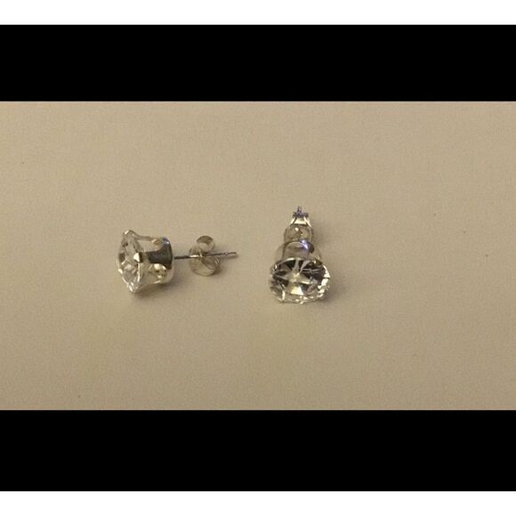 Gorgeous New 2Ct. Round Cut  Briolette Facet Sim Diamond Stud Earrings~.925 SS - Picture 3 of 3